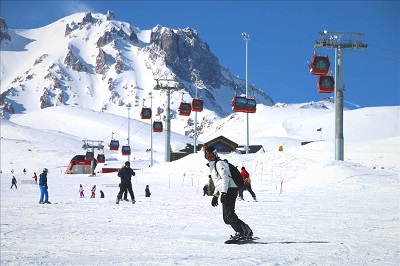 Отдыхающие на горнолыжном курорте Саклыкент